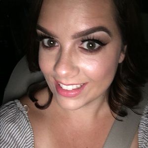 Meet your Posher, Nicole